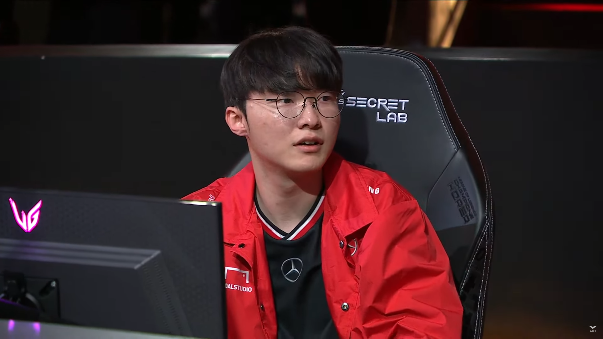 锐不可当首场状态出色,勇士观众沸腾!,Faker重返赛场全场沸腾不已(是锐不可当还是锐不可挡) 锐不可当首场状态出色,勇士观众沸腾!,Faker重返赛场全场沸腾不已(是锐不可当还是锐不可挡)