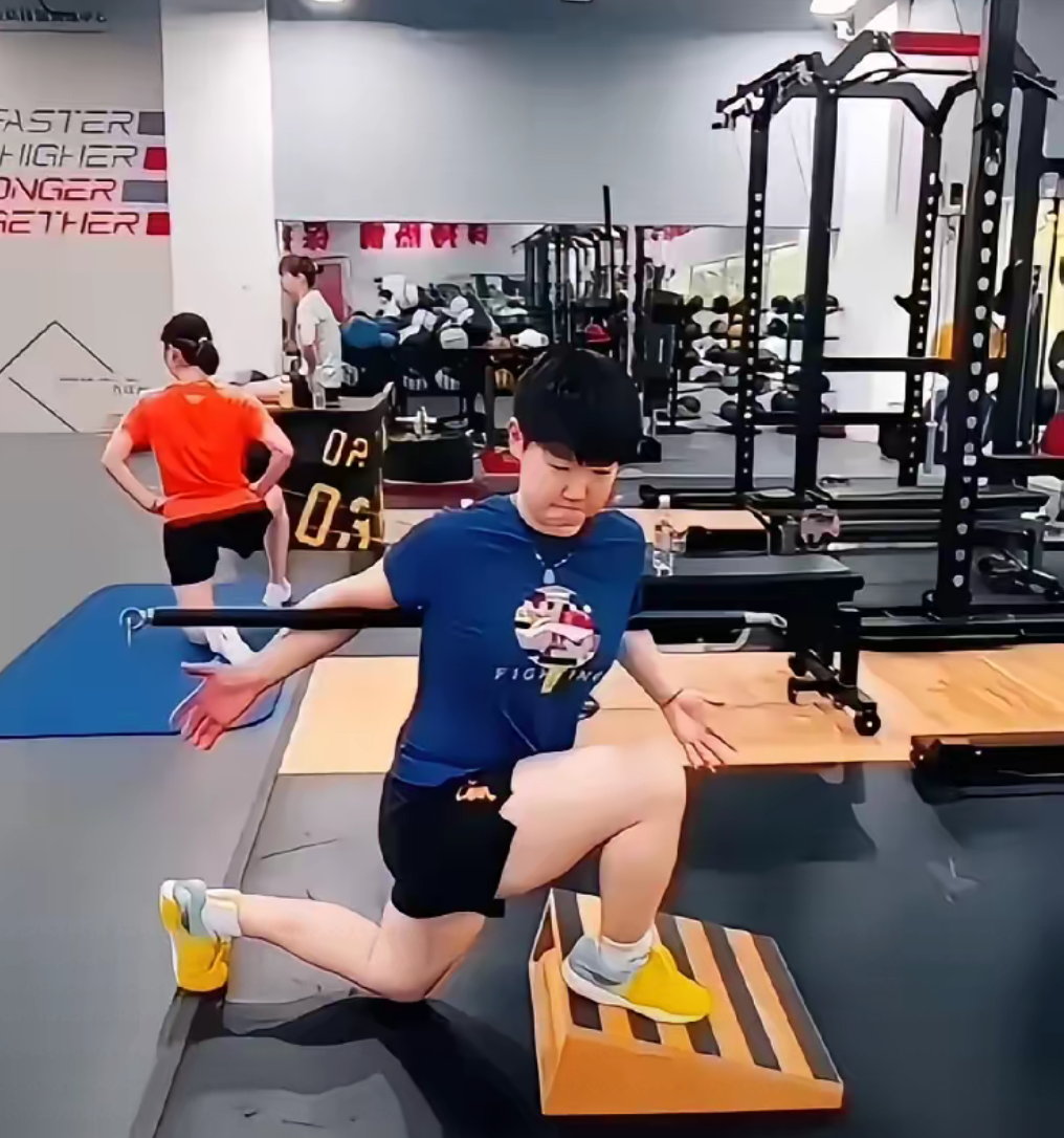 清晨体能课后，华盛顿奇才队长鼓劲备战荷甲，话题不断，训练强度明显提升的简单介绍